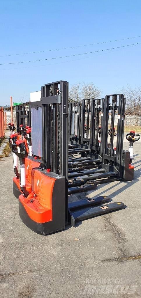 Everlift ELES-12J 自走式堆積機