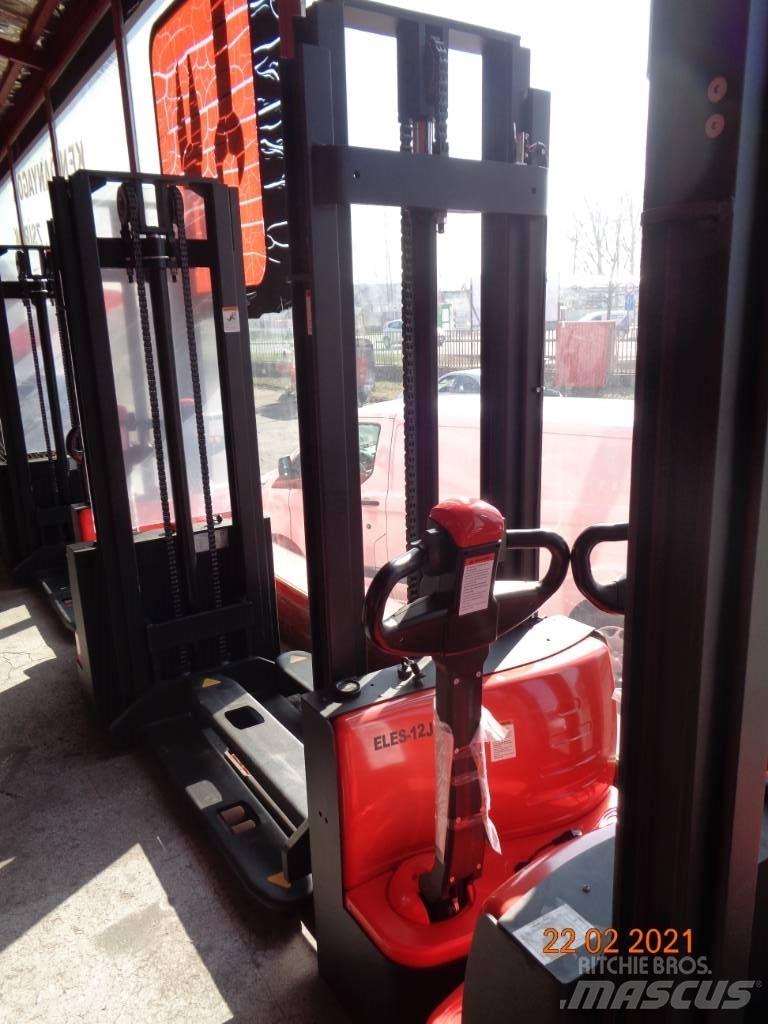Everlift ELES-12J 自走式堆積機