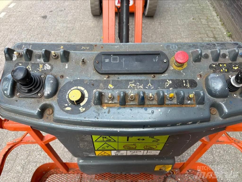 JLG E300AJP 曲臂高空作業車