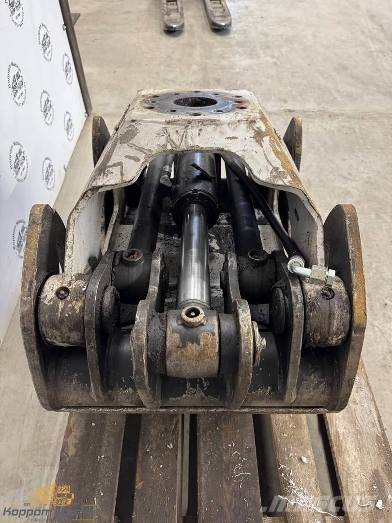 Valmet / Komatsu G36 兩爪吊夾