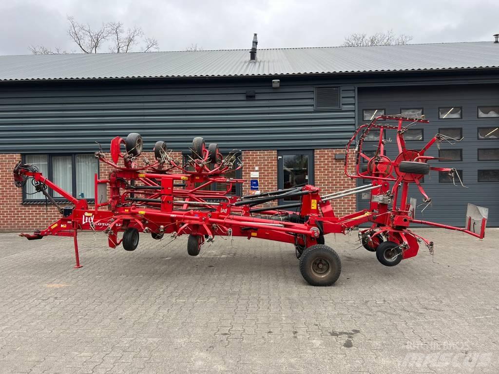 Lely Lotus 1325 耙與翻草機