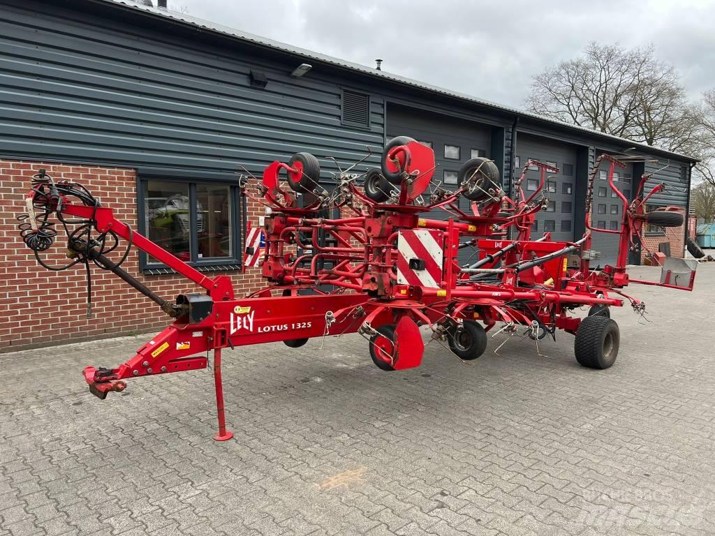 Lely Lotus 1325 耙與翻草機