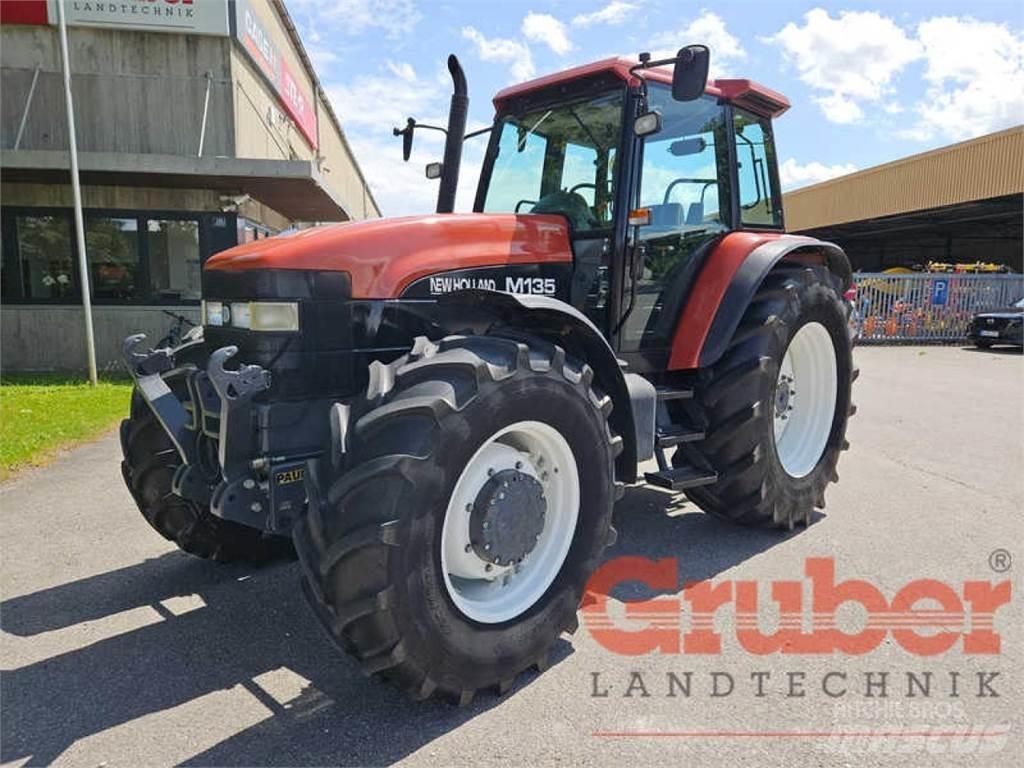 New Holland M 135 曳引機