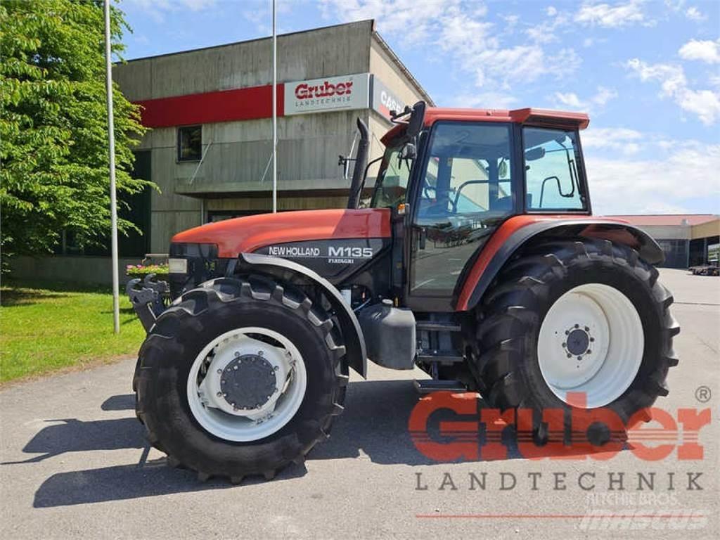 New Holland M 135 曳引機