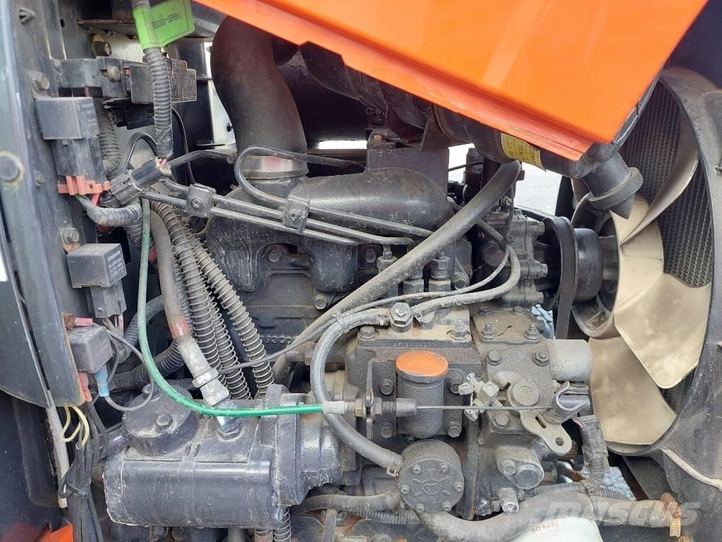 Kioti CK 2810 HST 小型曳引機