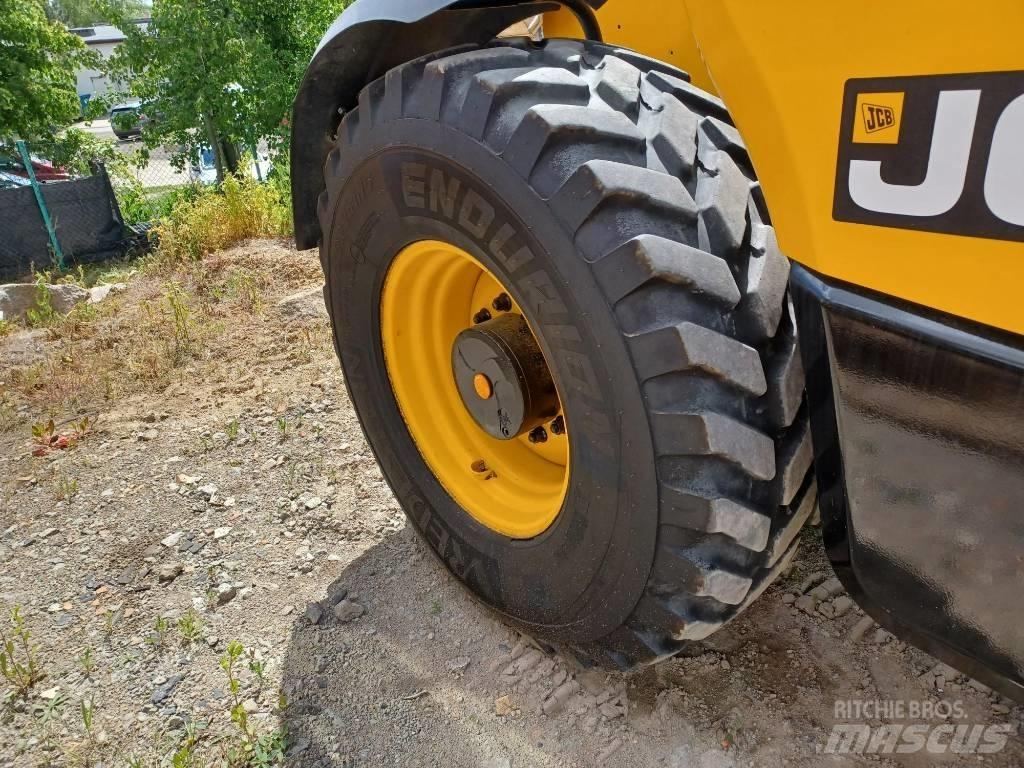JCB 560-80 Agri Plus 伸縮臂操作車