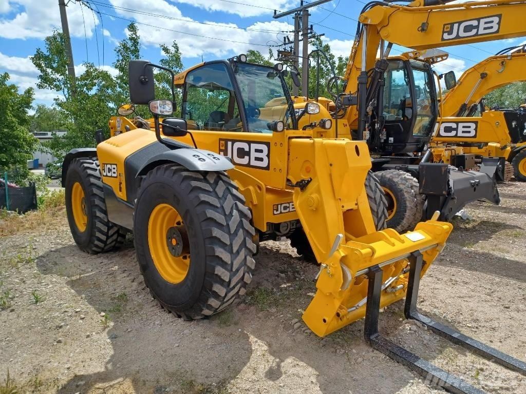 JCB 560-80 Agri Plus 伸縮臂操作車