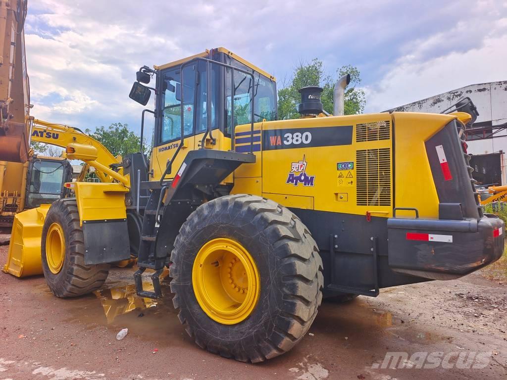 Komatsu WA 320-5 輪胎式裝載機