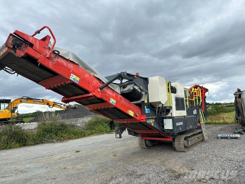 Sandvik QJ 241 移動式壓碎機