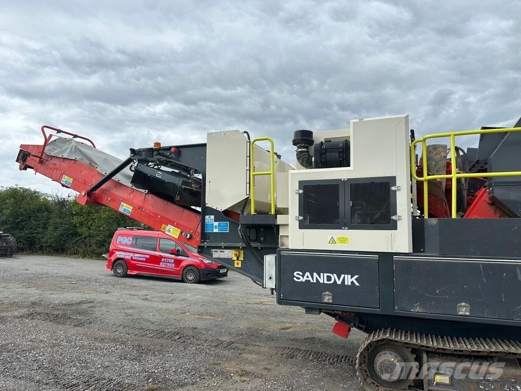Sandvik QJ 241 移動式壓碎機