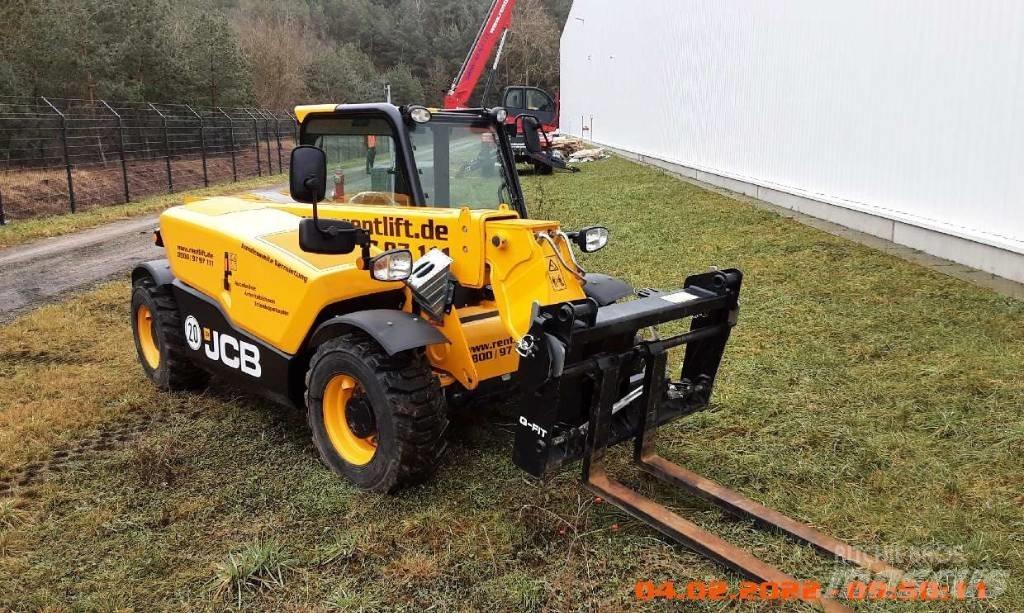 JCB 525-60 伸縮臂操作車