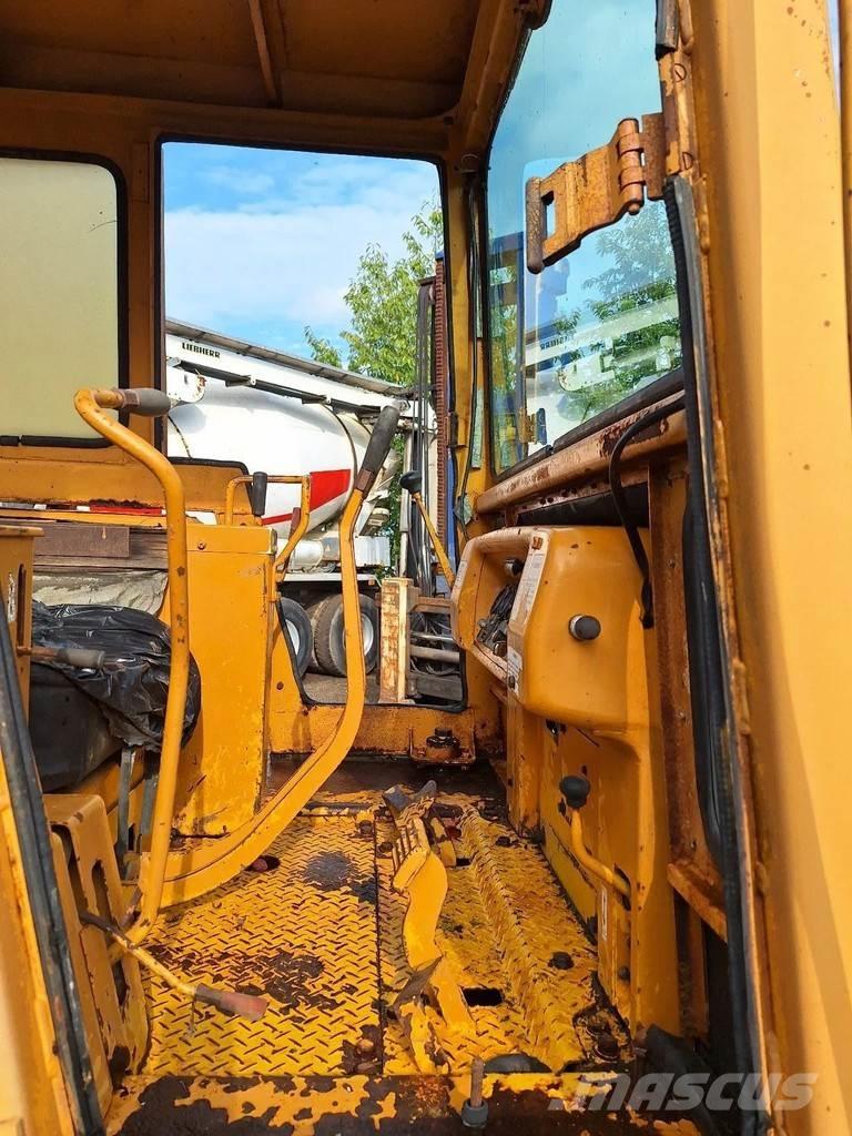 Komatsu D45-1 履帶推土機