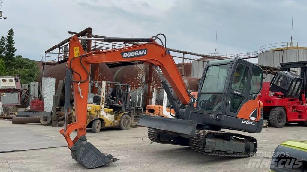 Doosan DX 55 小型挖土機/掘鑿機<7t(小型挖掘機)