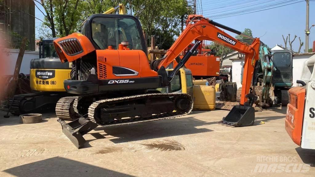 Doosan DX 55 小型挖土機/掘鑿機<7t(小型挖掘機)