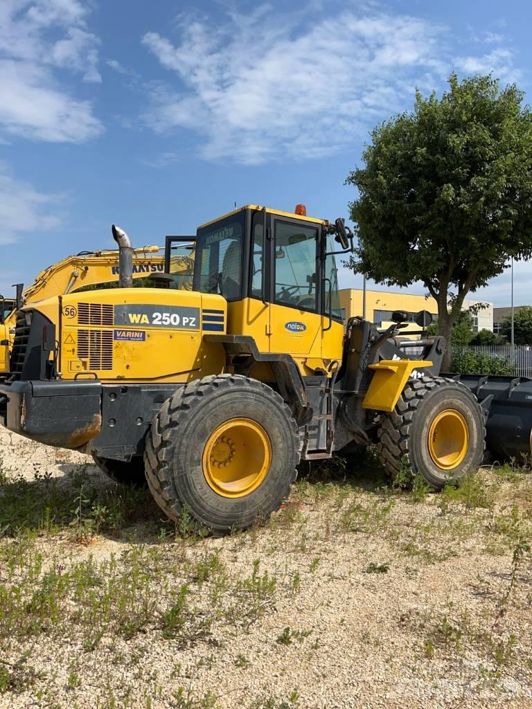 Komatsu WA 250 PZ-6 輪胎式裝載機