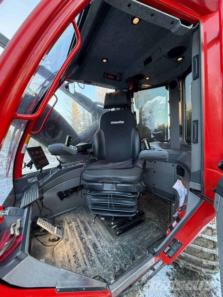 Komatsu 901 XC 收穫機