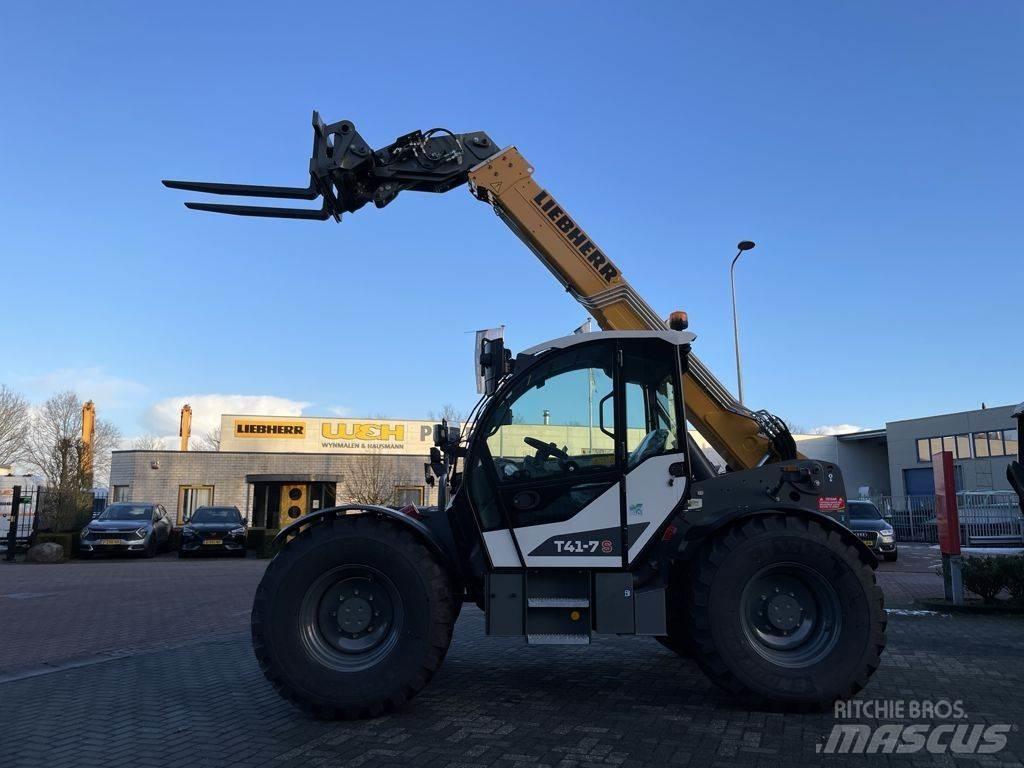 Liebherr T41-7 伸縮臂操作車