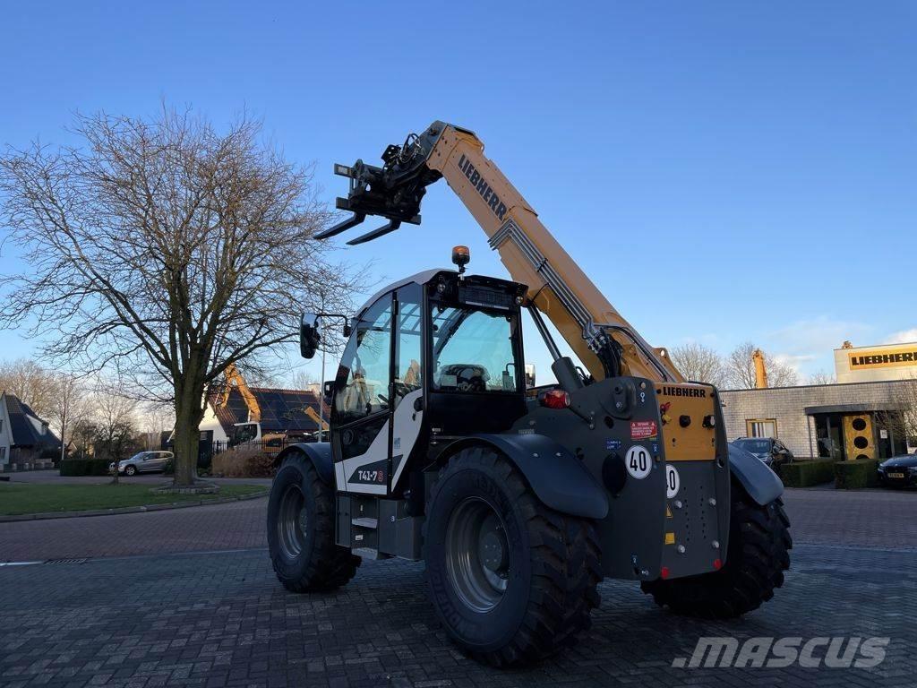 Liebherr T41-7 伸縮臂操作車