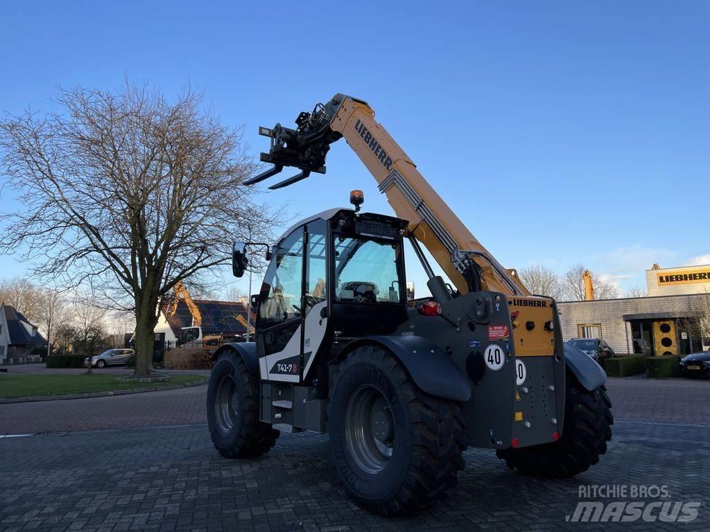 Liebherr T41-7 伸縮臂操作車