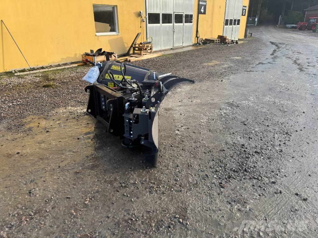 Pronar PUV 2600 M 刮雪板和犁