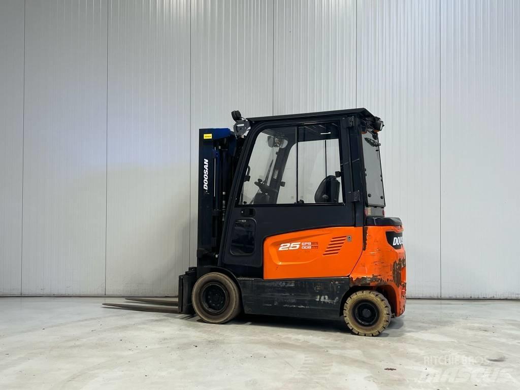 Doosan B25X-7 電動堆高機