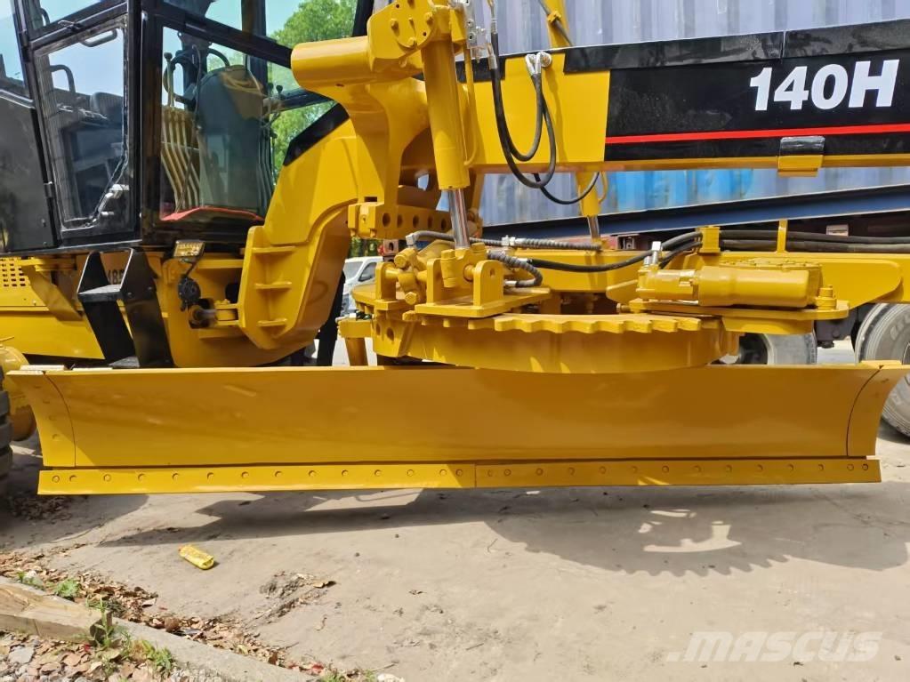 CAT 120 H 平土機