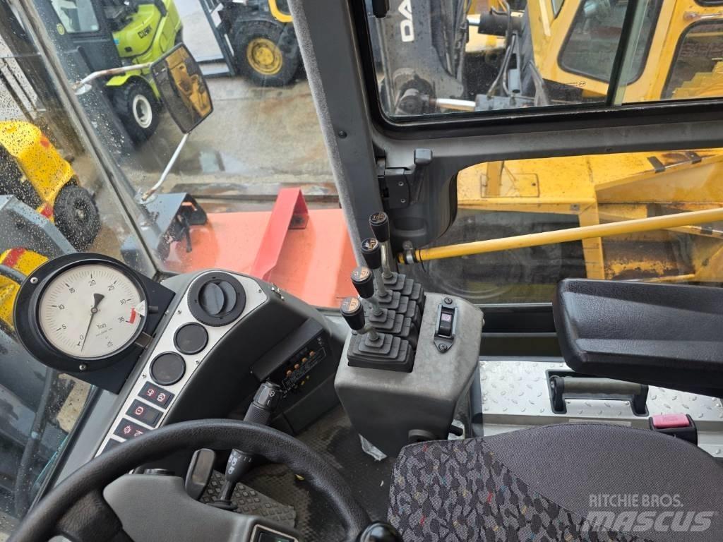 Kalmar DCD 320-12 柴油卡車