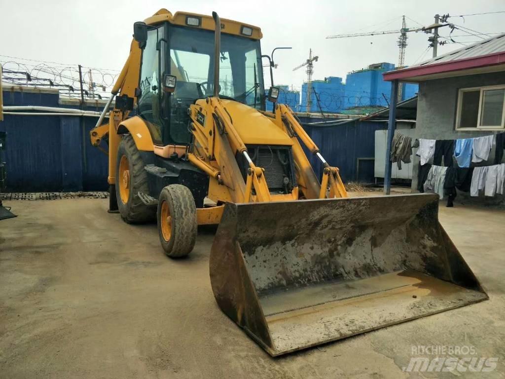 JCB 3CX 反鏟裝載機