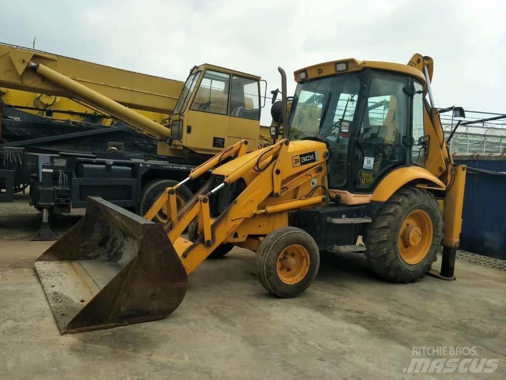 JCB 3CX 反鏟裝載機