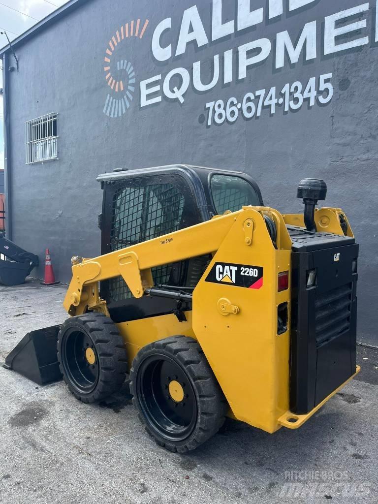 CAT 226 D 滑移轉向裝載機