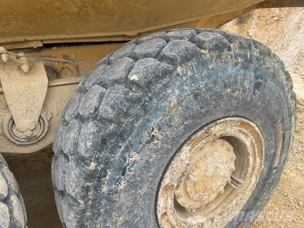 CAT 730 鉸接式起吊車