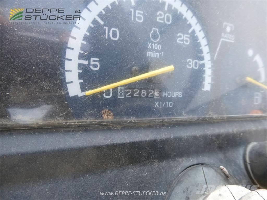 John Deere 2320 小型曳引機