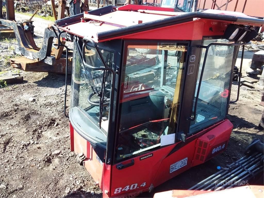 Komatsu 840.4 駕駛室與內部