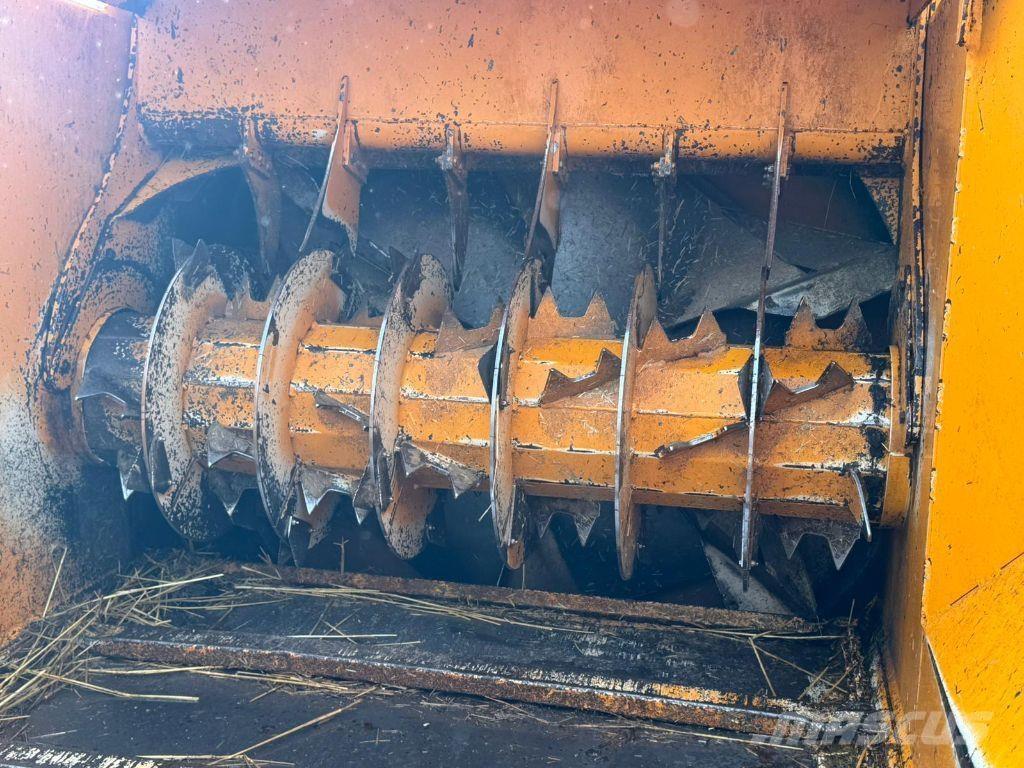 Lucas Castor+ 30R 草捆撕碎機、切割機、拆袋機