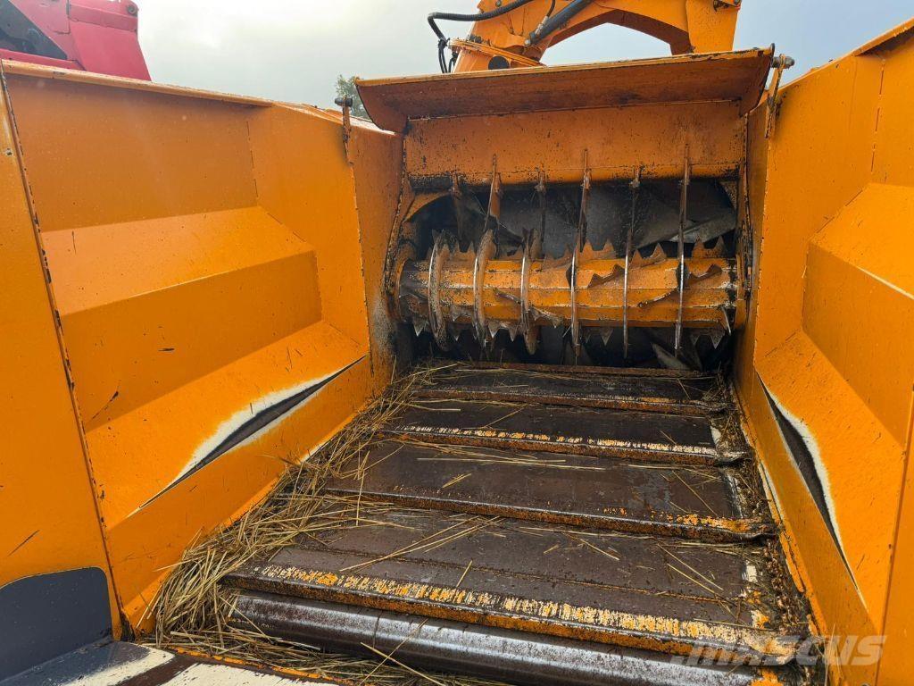 Lucas Castor+ 30R 草捆撕碎機、切割機、拆袋機