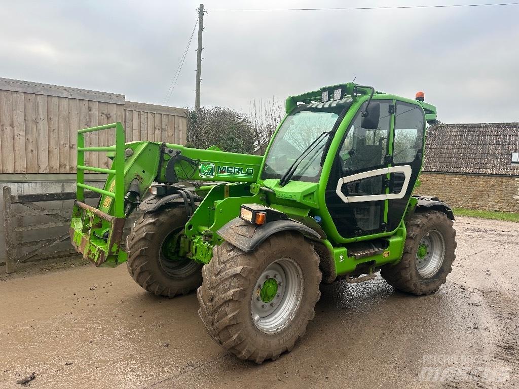 Merlo 42.7 伸縮臂操作車