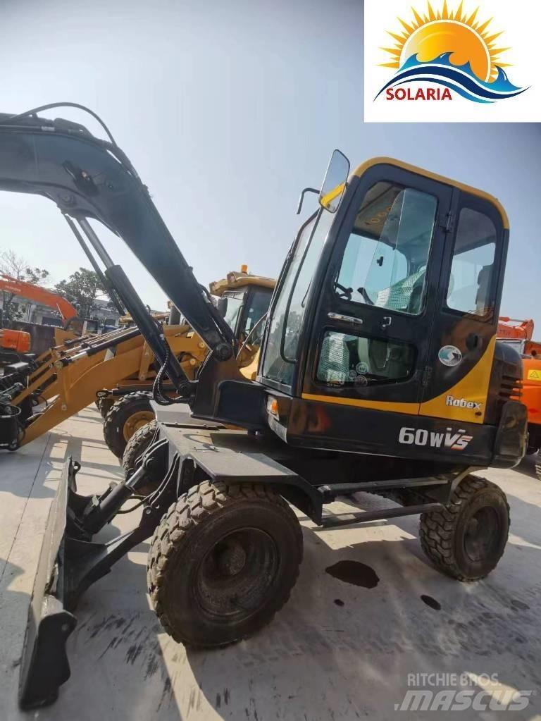 Hyundai R60W vs 小型挖土機/掘鑿機<7t(小型挖掘機)