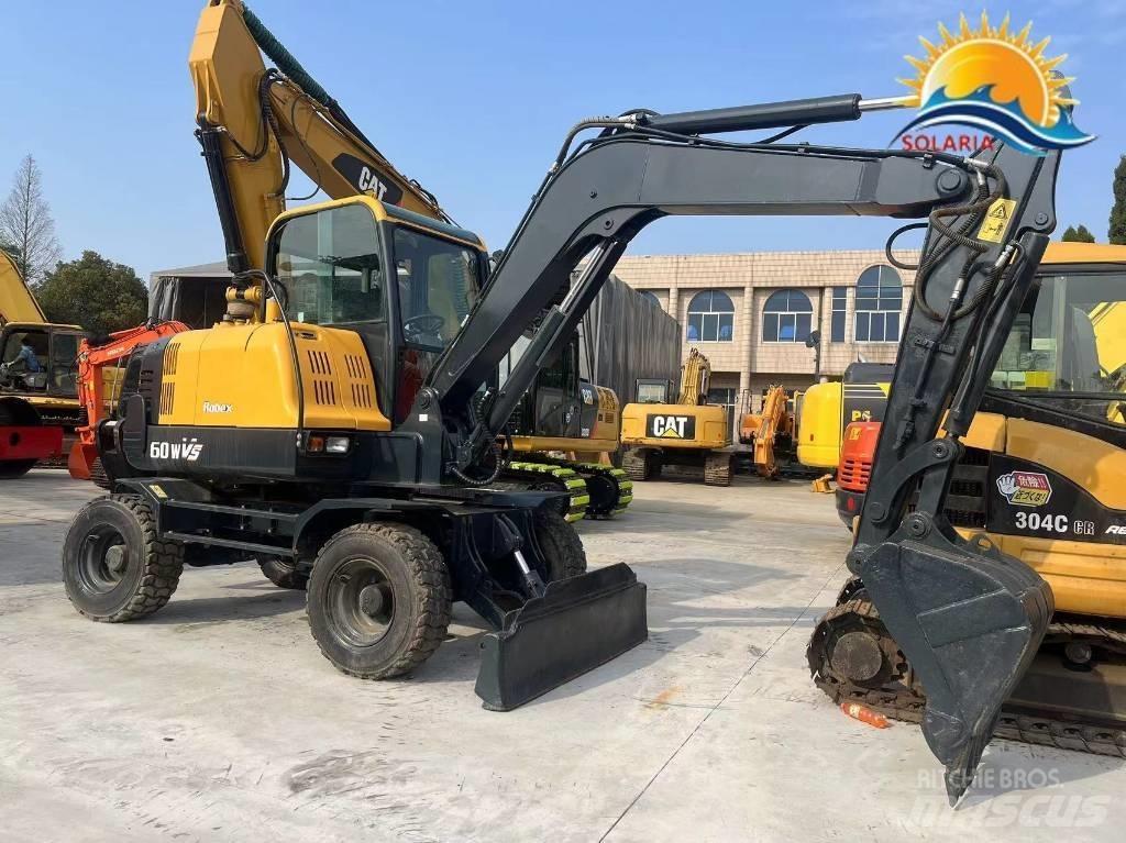 Hyundai R60W vs 小型挖土機/掘鑿機<7t(小型挖掘機)
