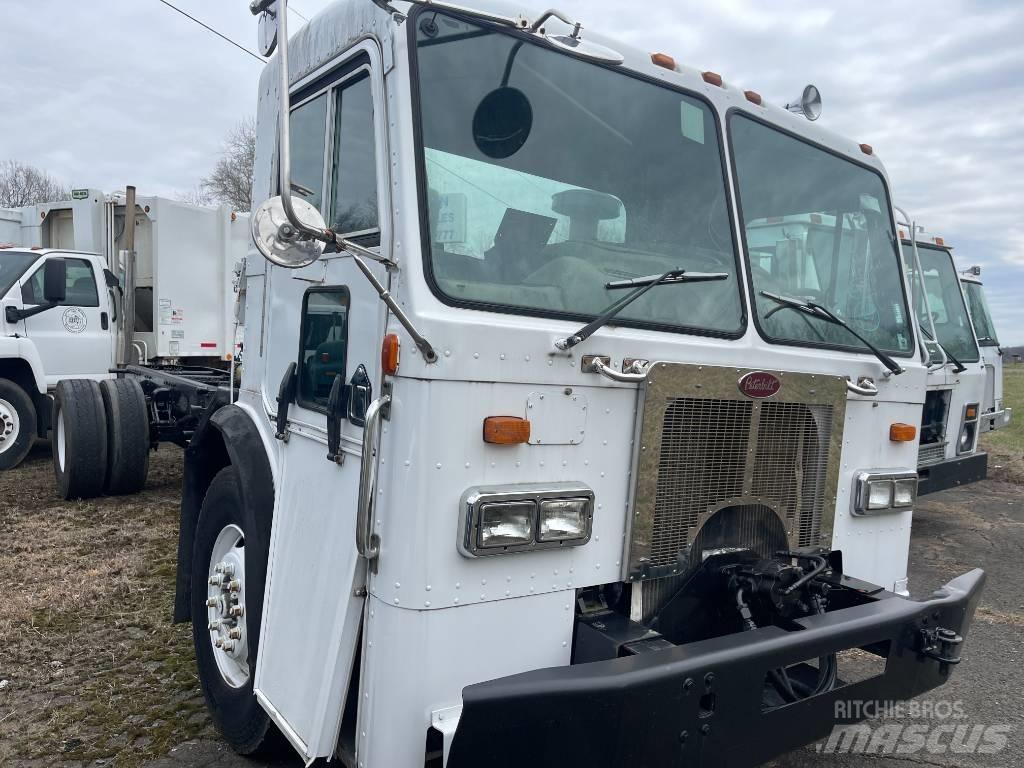 Peterbilt 320 商用底盤車