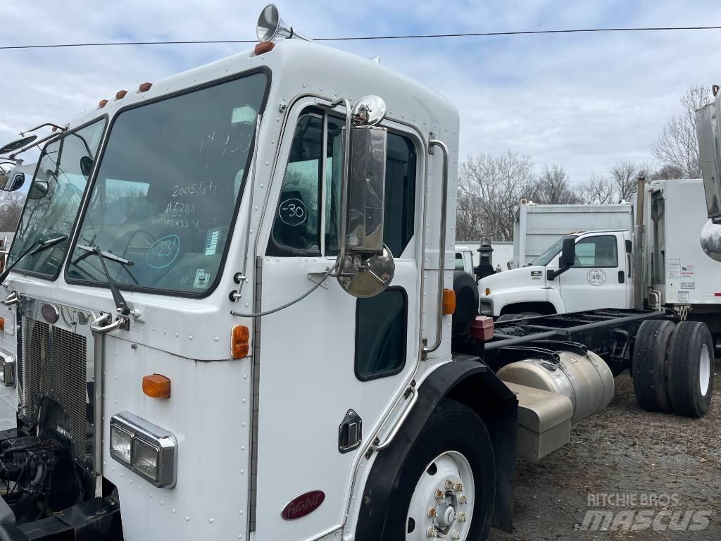 Peterbilt 320 商用底盤車
