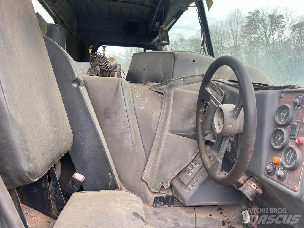 Peterbilt 320 商用底盤車
