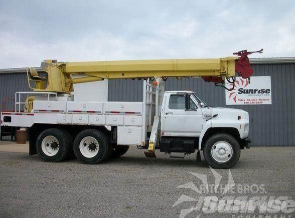 Altec D2050TR 卡車裝載高空作業車
