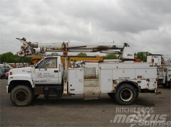 Altec D845B 卡車裝載高空作業車