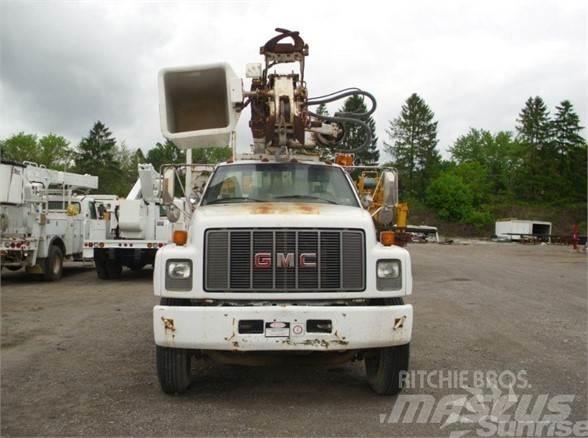 Altec D845B 卡車裝載高空作業車