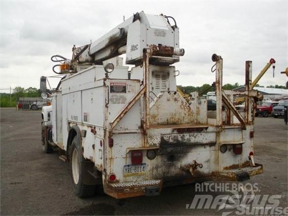 Altec D845B 卡車裝載高空作業車