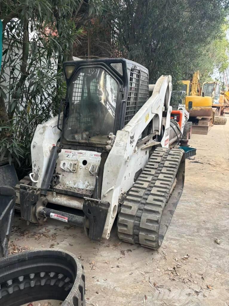 Bobcat T 300 滑移轉向裝載機