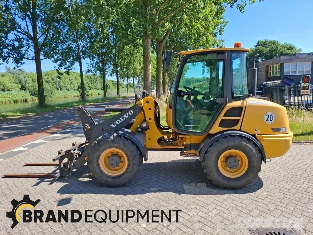 Volvo L28F 輪胎式裝載機