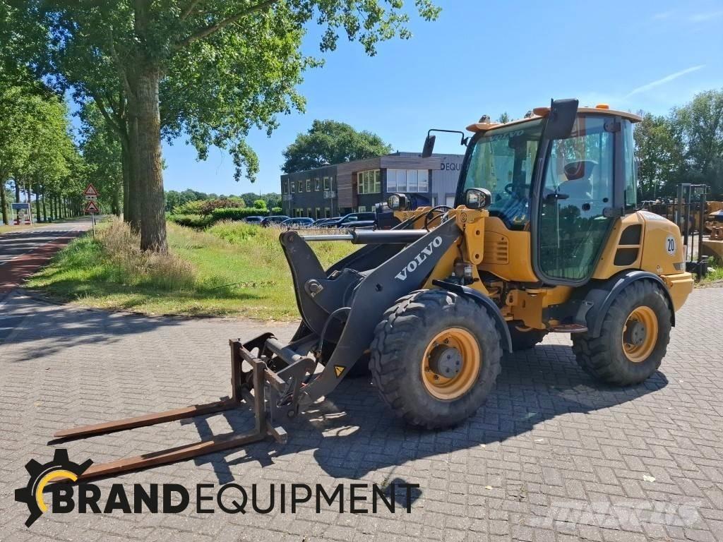 Volvo L28F 輪胎式裝載機