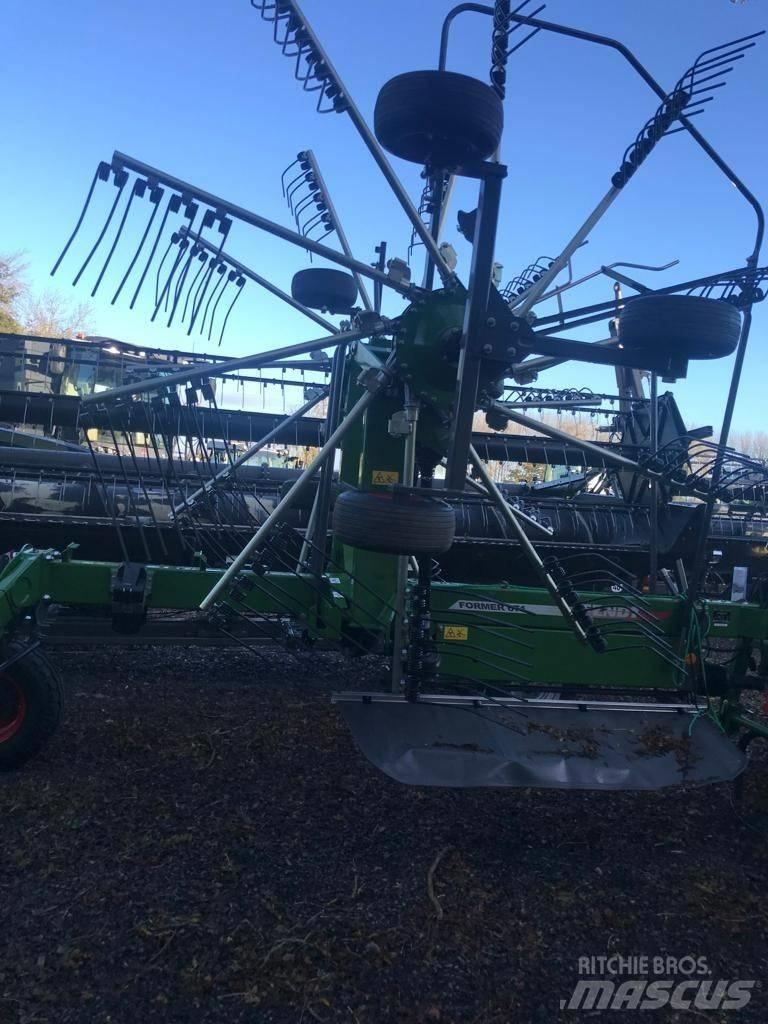 Fendt Former 671 耙與翻草機