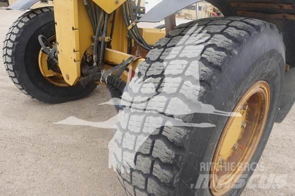 CAT 140M AWD 平土機